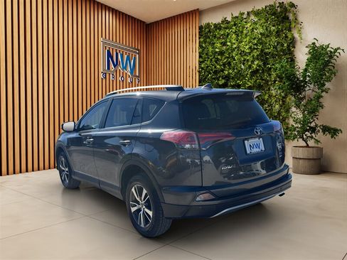 Used 2018 Toyota RAV4 XLE AWD/4WD image 26