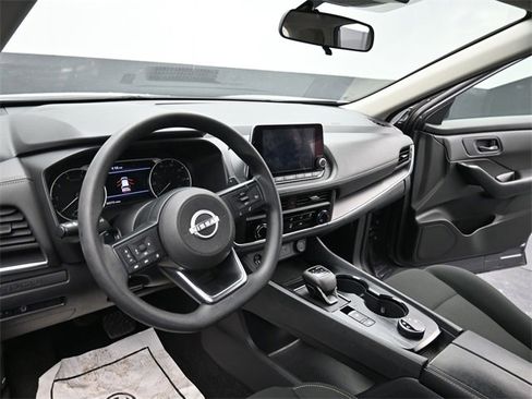 Used 2024 Nissan Rogue S image 13