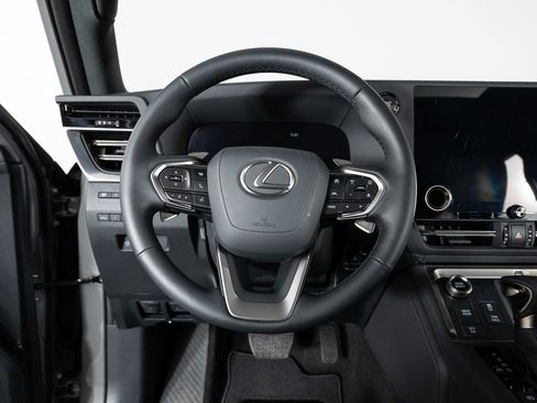 Used 2025 Lexus GX 550 image 32