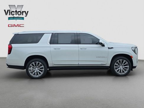 Used 2023 GMC Yukon XL Denali AWD/4WD image 19