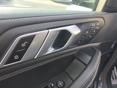 Used 2022 BMW X6 xDrive40i w/ M Sport Package image 20