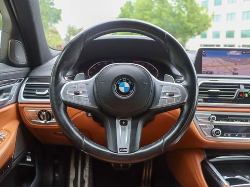 Used 2020 BMW 740i w/ M Sport Package image 28