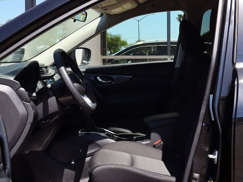 Used 2020 Nissan Rogue SV FWD image 38
