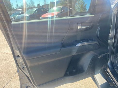 Used 2022 Toyota Tacoma TRD Sport w/ Technology Package image 14