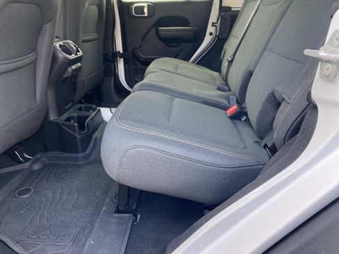 Used 2025 Jeep Wrangler Willys AWD/4WD image 18