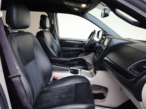 Used 2017 Dodge Grand Caravan SXT FWD image 20