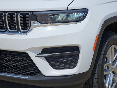 New 2025 Jeep Grand Cherokee Laredo X image 8
