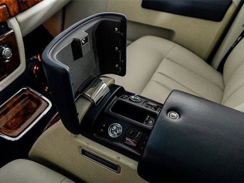 Used 2016 Rolls-Royce Phantom Sedan image 48