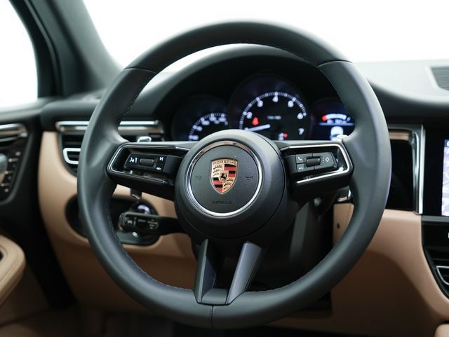 Certified 2026 Porsche Macan AWD/4WD image 12
