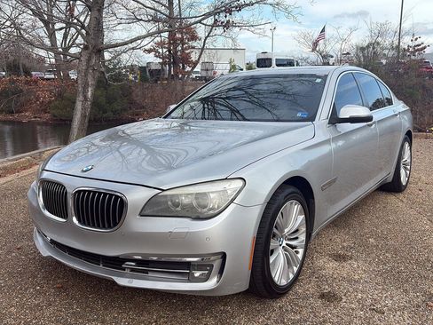 Used 2015 BMW 740i image 11
