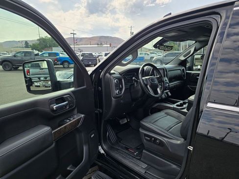 Used 2022 GMC Sierra 3500 Denali w/ Denali Ultimate Package AWD/4WD image 21