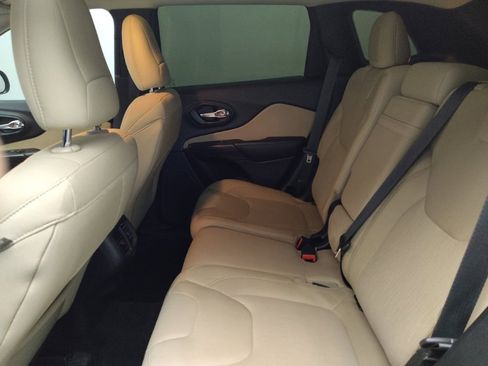 Used 2015 Jeep Cherokee Latitude image 18