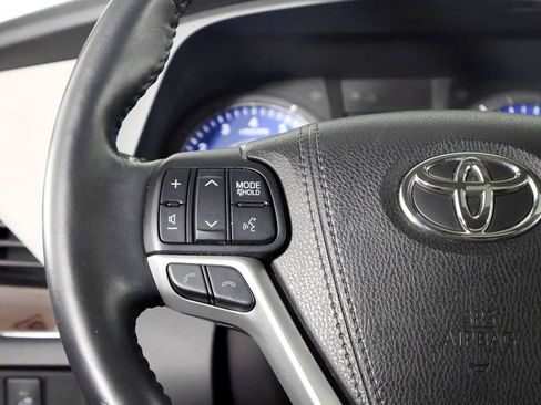 Used 2018 Toyota Sienna Limited image 30