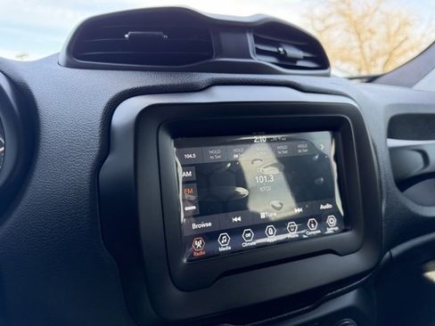 Used 2019 Jeep Renegade Latitude image 22