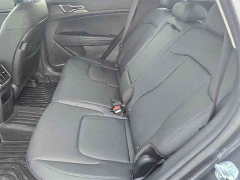Used 2024 Kia Sportage EX image 11