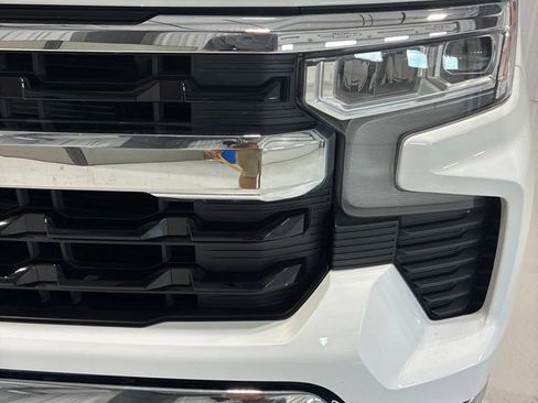 Used 2025 Chevrolet Silverado 1500 LT AWD/4WD image 11