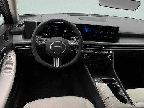 Used 2025 Hyundai Sonata SEL FWD image 11