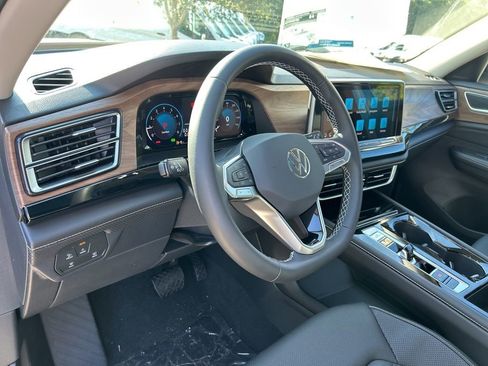 New 2026 Volkswagen Atlas SE FWD image 23