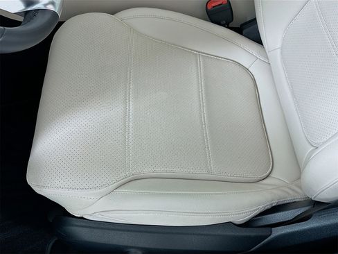 Used 2025 Mercedes-Benz C 300 Sedan image 21