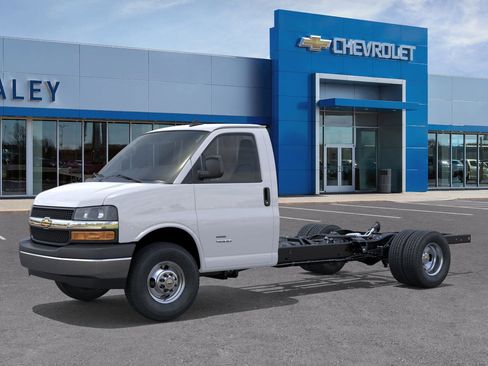 New 2025 Chevrolet Express 3500 w/ Power Convenience Package image 41