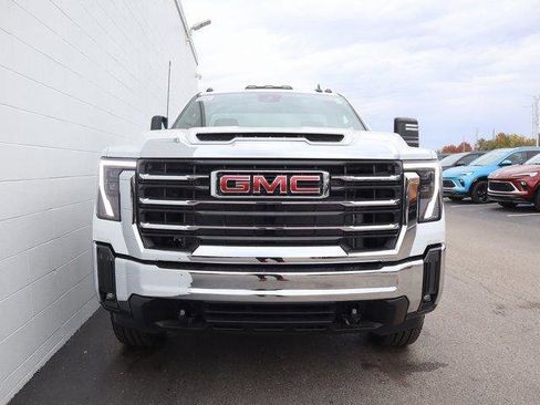 New 2026 GMC Sierra 2500 SLE image 2