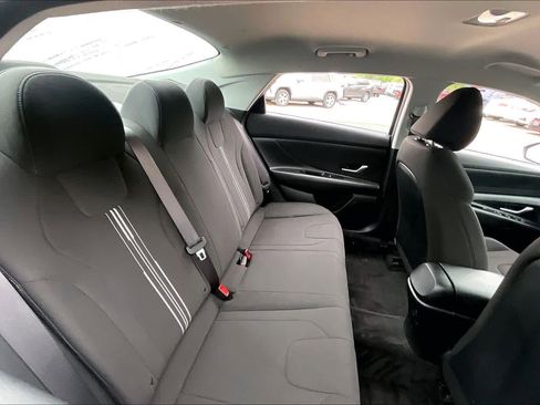 Used 2023 Hyundai Elantra SEL FWD image 19