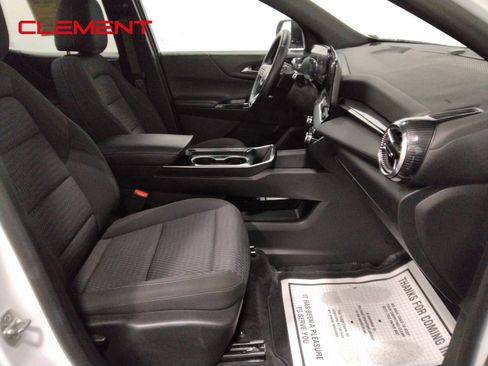 Used 2025 Chevrolet Equinox LT image 38