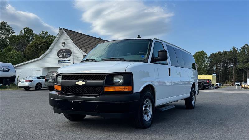Used 2017 Chevrolet Express 3500 LS RWD image 2