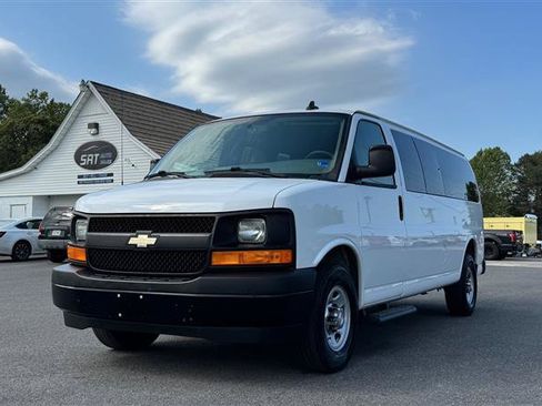 Used 2017 Chevrolet Express 3500 LS RWD image 2
