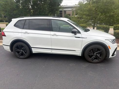 Used 2023 Volkswagen Tiguan SE R-Line FWD image 3