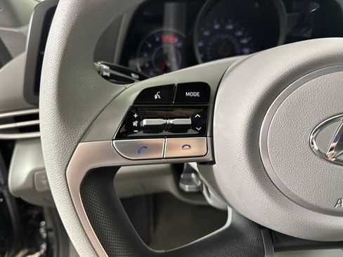 Used 2023 Hyundai Elantra SEL image 15