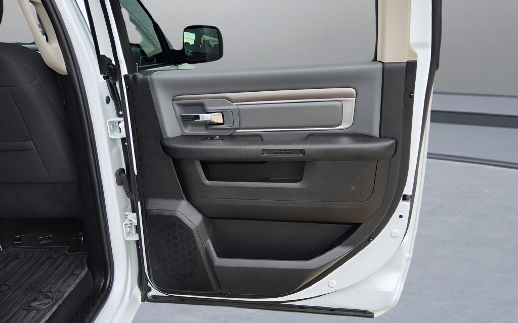 Used 2023 RAM 1500 Classic SLT w/ Electronics Group AWD/4WD image 35