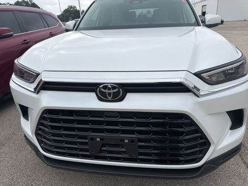 Used 2025 Toyota Grand Highlander AWD image 2