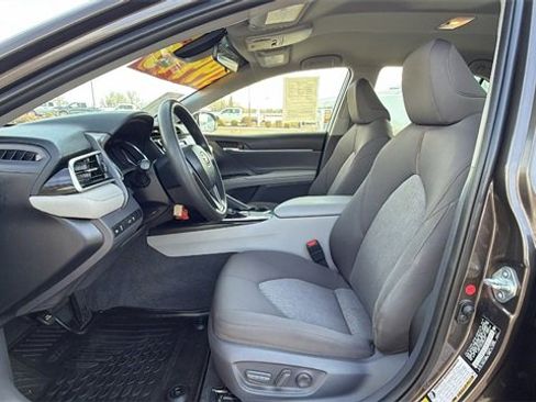 Used 2018 Toyota Camry LE image 32