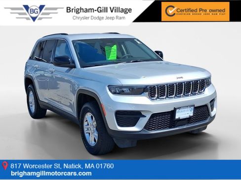 Used 2023 Jeep Grand Cherokee Laredo image 1