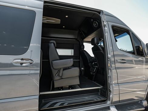 Used 2022 Mercedes-Benz Sprinter 2500 image 69