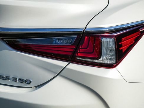 Used 2025 Lexus ES 350 w/ Premium Package FWD image 7