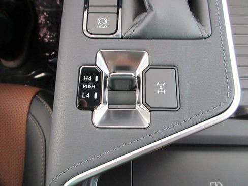 Used 2026 Lexus GX 550 w/ Cold Area Package AWD/4WD image 49