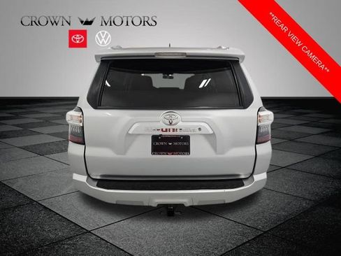 Used 2018 Toyota 4Runner SR5 AWD/4WD image 5