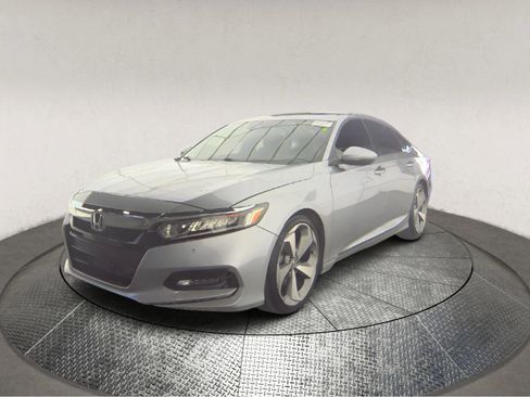 Used 2019 Honda Accord Touring image 3