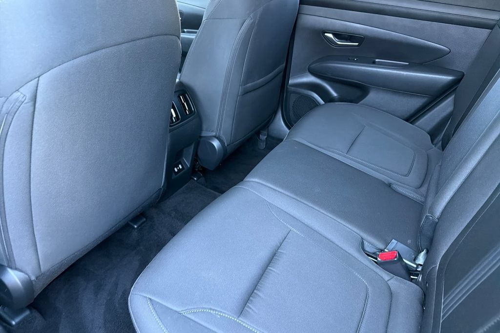 Certified 2025 Hyundai Tucson SEL AWD/4WD image 9
