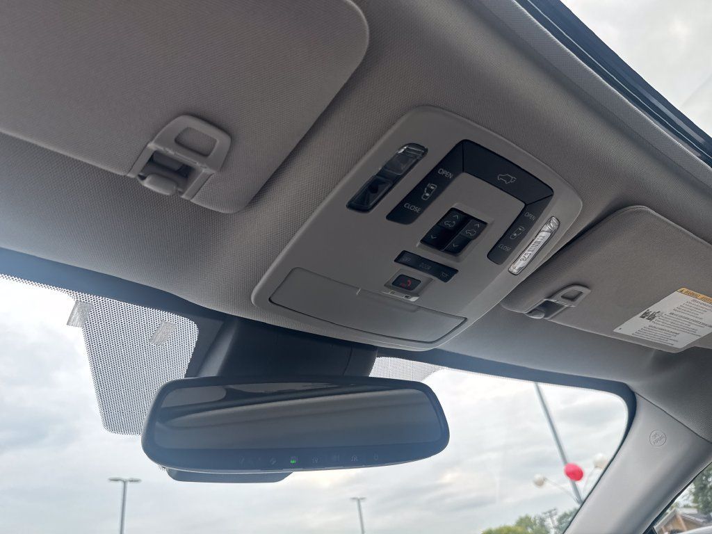 Used 2026 Toyota Sienna XLE AWD/4WD image 30