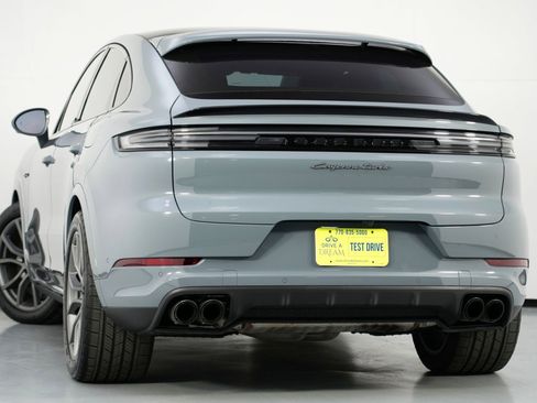 Used 2024 Porsche Cayenne Turbo image 6