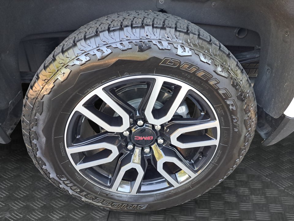 Used 2025 GMC Sierra 1500 AT4 w/ AT4 Premium Package AWD/4WD image 21