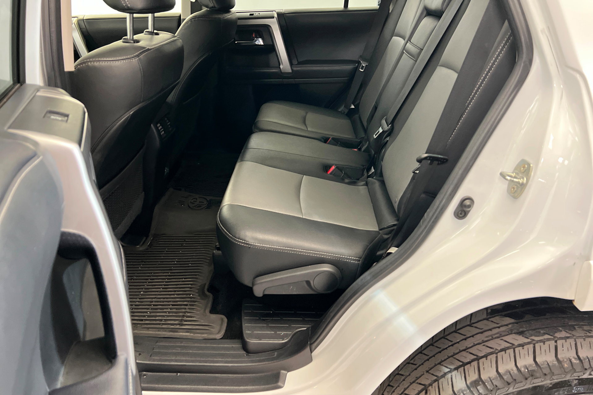 Used 2024 Toyota 4Runner SR5 Premium w/ Moonroof Package AWD/4WD image 19