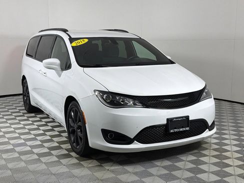 Used 2018 Chrysler Pacifica Touring Plus w/ S Appearance Package FWD image 3
