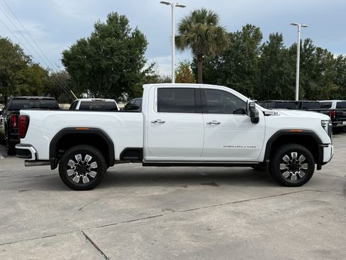 Used 2024 GMC Sierra 2500 Denali w/ Denali Reserve Package AWD/4WD image 3