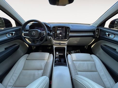 Used 2023 Volvo XC40 B5 Plus image 14