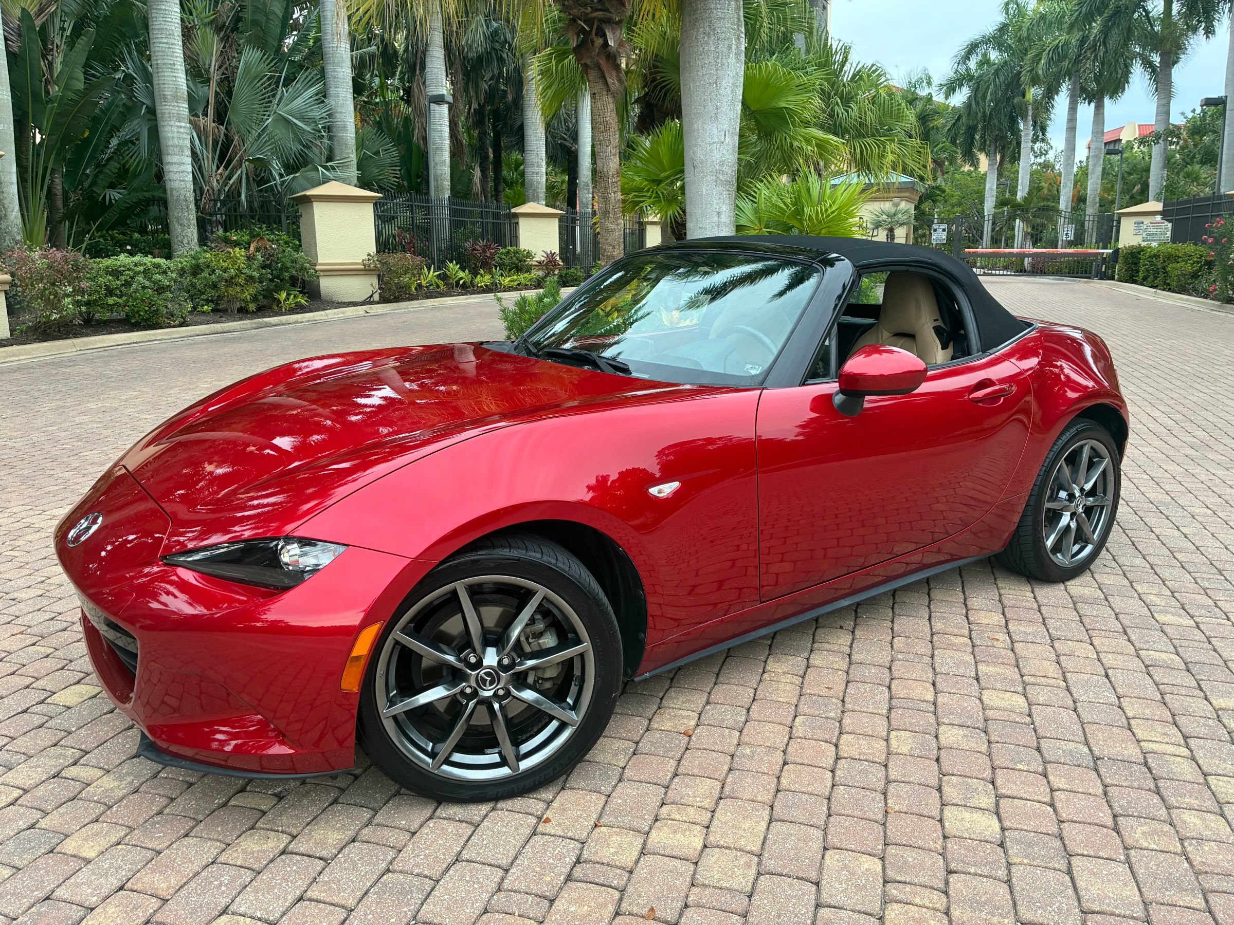 Used 2016 MAZDA MX-5 Miata Grand Touring RWD image 9