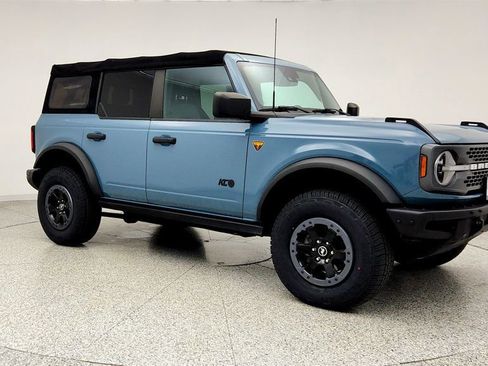 Used 2021 Ford Bronco Badlands image 3